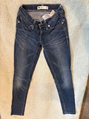 Women’s Levi’s Blue Skinny Jeans - Classic Mid Wash